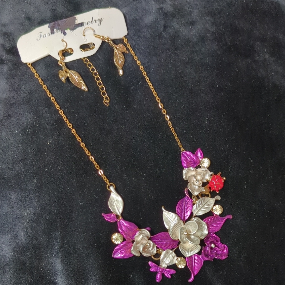 Fashion Jewelry Gold and Purple Floral Necklace